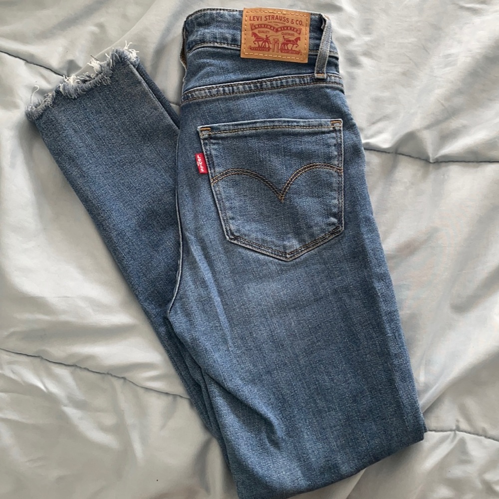 LEVIS womens jeans